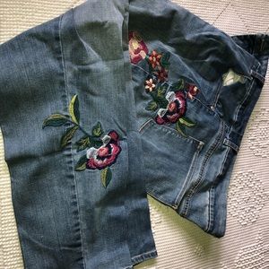 Chico’s size 3R embroidered ankle jeans